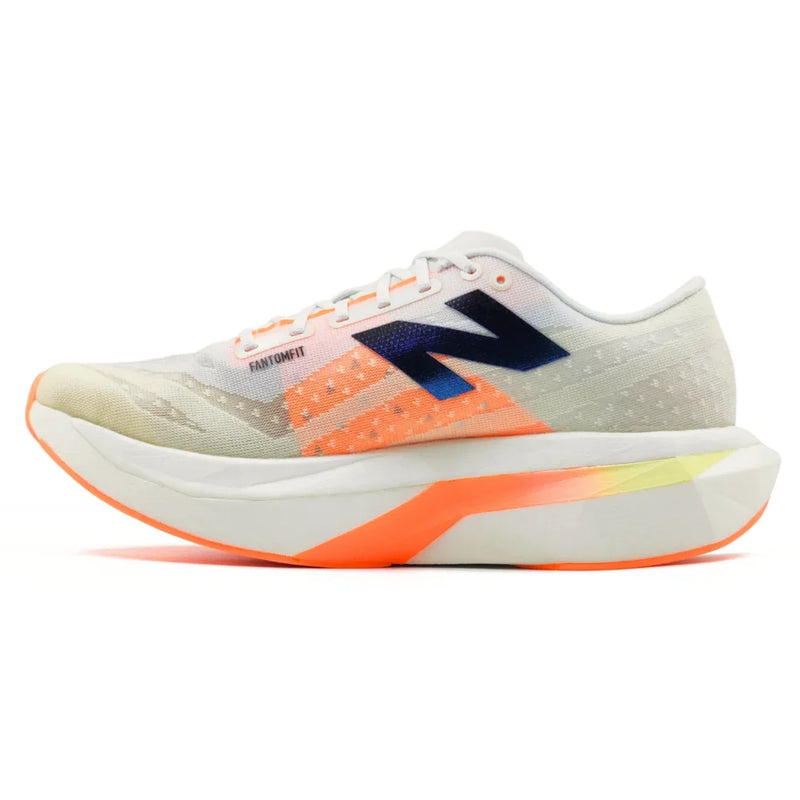 Tênis New Balance FuelCell Supercomp Elite V4 - Bege/Laranja